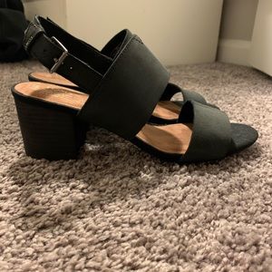 TOMS open toe sandal heel. Super comfortable!!